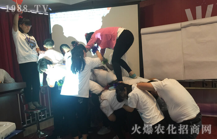 不做語言的巨人 行動的矮子!