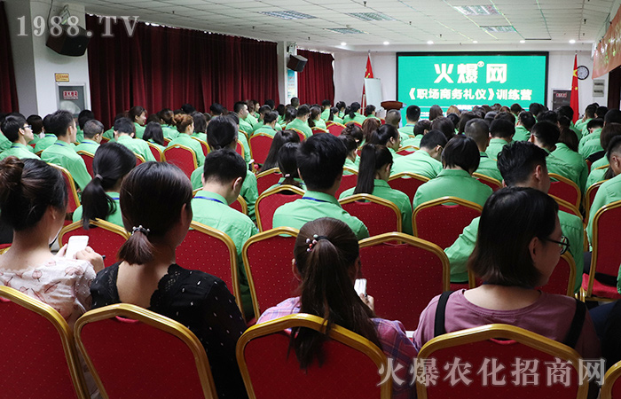 不斷進步,追求——端午商務禮儀培訓總結