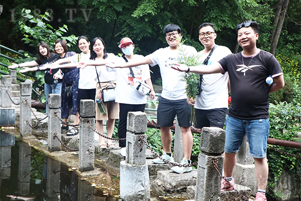 跟著火爆網(wǎng)游老君山,放松心情,傳承國(guó)學(xué)經(jīng)典