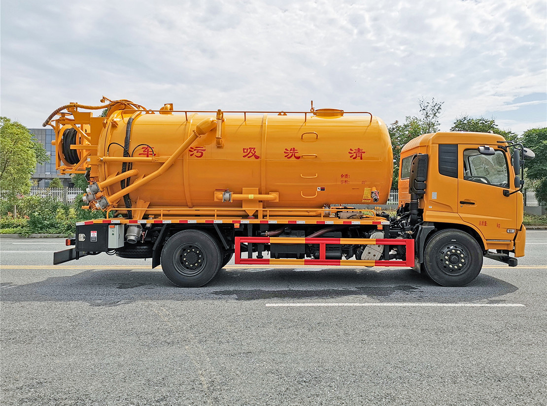 東風(fēng)天錦15方清洗吸污車（一體罐外觀）