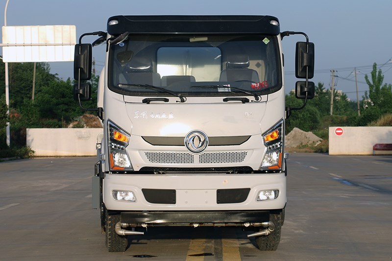 國(guó)六東風(fēng)專底DIL 12噸 灑水車(chē)